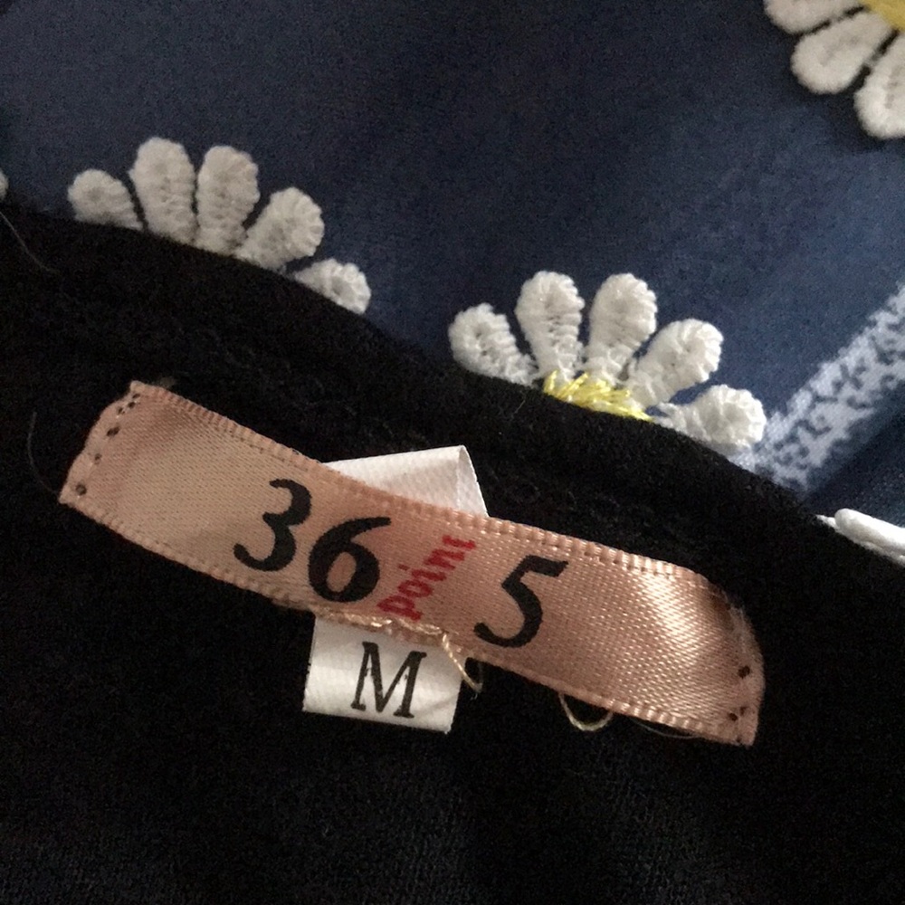 Black cropped shirt with sunflowers on straps